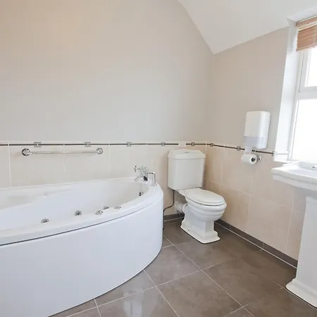 Upton Court Homes * Wexford